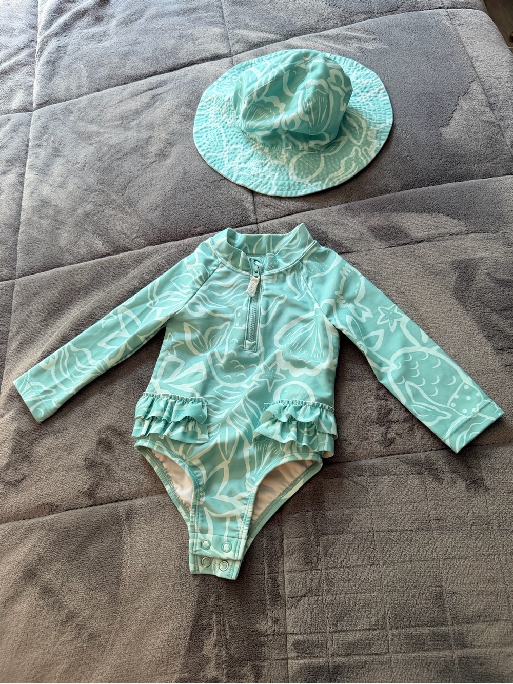 🩵 Carter’s Baby Girl Swimsuit + Matching Sun Hat – Size 6M